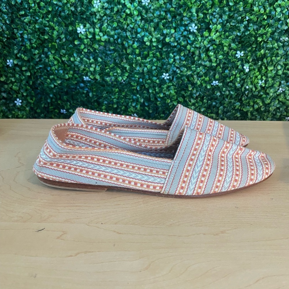 U77‎ Unisa Slip-Ons